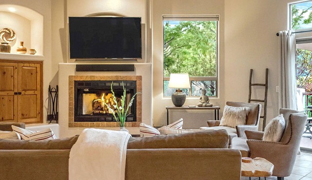 West Sedona 4BR luxury home on private half acre w/Hot Tub & Mountain Views!
