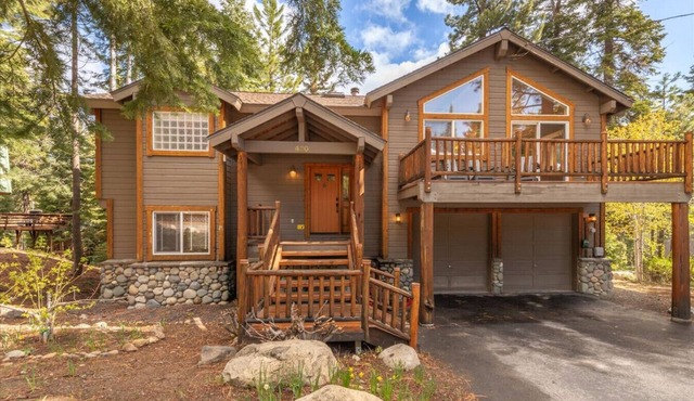 West Shore Cabin with Hot Tub!