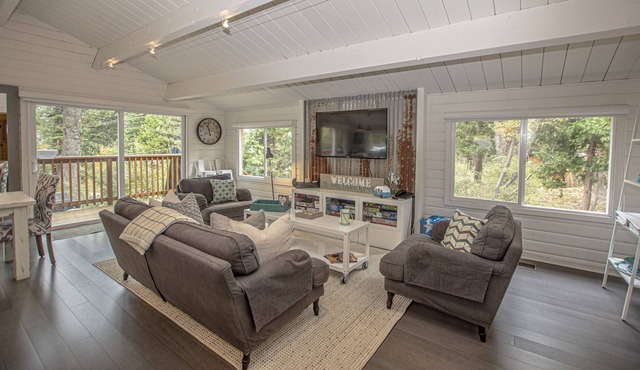 West Shore Retreat: Bright, cheery 3 bedroom / 2 bath West Lake Tahoe cabin