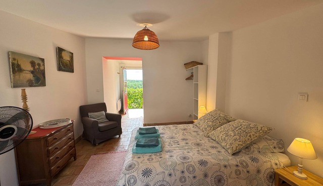 West Studio – Vineyard Room Château Barbebelle