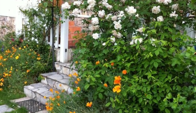 West to charming Paris apartment