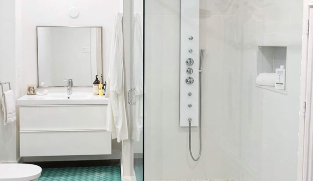 West Toronto Luxury B&B Humber River Suite - Steps to UP Express - Airport-Union