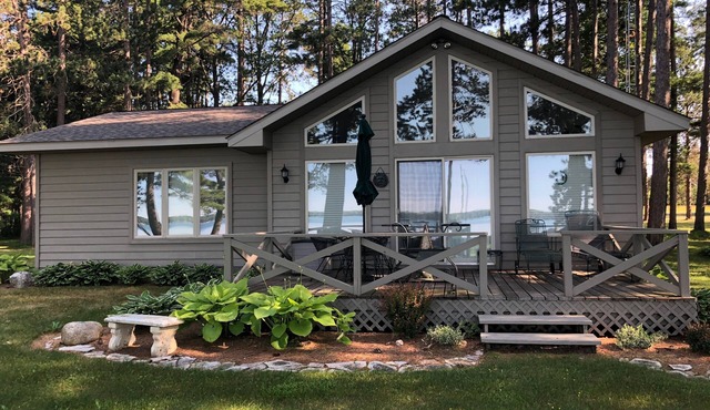 West Twin Lake 4 season home!