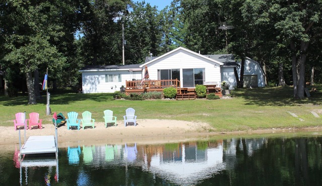 West Twin Lake Beach Hotel in Saint Helens, MI