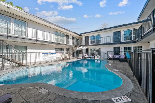 West U Studio, Near Med Center, Stadiums & Zoo