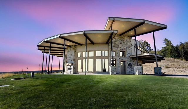 West Ultimate Retreat- 1 hr to Yellowstone- Hot tub+Theater+Pool Table+Air Hocke