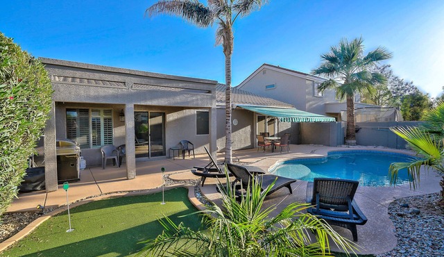 West Valley Delight! 4 Bedroom, Avondale area w/Pool, Putting Green, Near 1-10