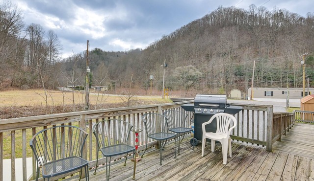 West Virginia Home Near Hatfield and McCoy Trails!