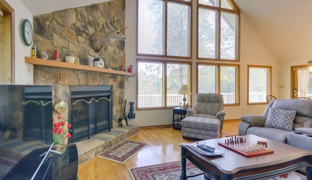West Virginia Home w/Deck on Golf Course