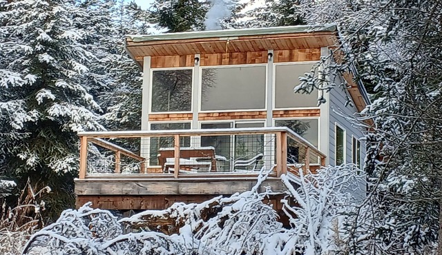 West Wayside Cabin within 15 minutes of the Homer Spit