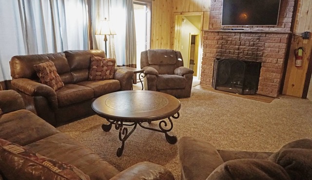 West Yankee - In Town - Pet Friendly - Satellite - Washer/Dryer - On Main Street