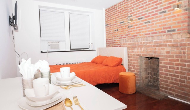 West47 Village Escape - Steps from Subway Cafes