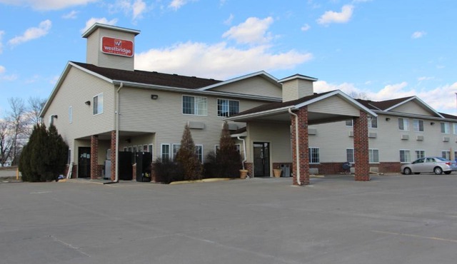 Westbridge Inn & Suites