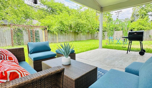 Westbury Getaway- PoolTable, Patio, &Grill- 4BD/3.5BA