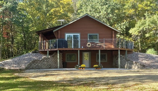 Westby Hideaway: Charming & Cozy 2-Bedroom Cabin on a Peaceful Dead-End Road.