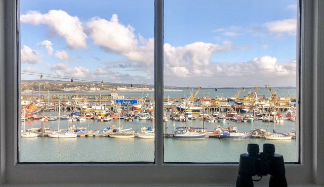 WESTCLIFF, pet friendly, character holiday cottage in Newlyn