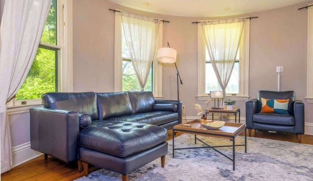 Westcott 2BD Apt in Mansion mins SU & JMA Dome