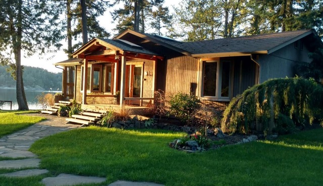 Westcott Bay Waterfront pet friendly home. just minutes from Roche Harbor.