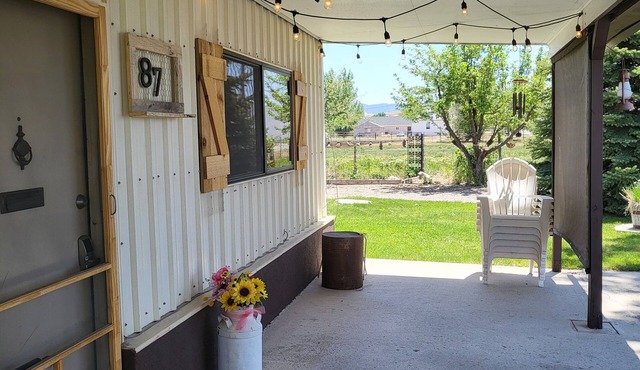 Western Charm Getaway, Spacious 2BR Near I-70 in Salina. Single level no stairs