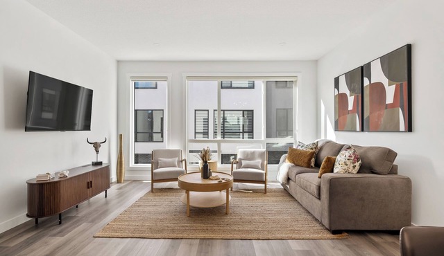 Western Chic Retreat 3BR w/3 Ensuites, Prkg, AC