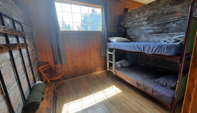 Western dormatory at Ranch Mont-Tremblant CITQ#305173n9 semi-private bedrooms