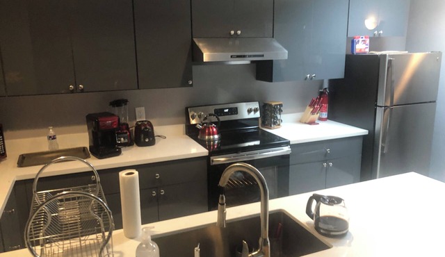 Western Hills, 1-BR unit, sleeps 4, near SF Airport