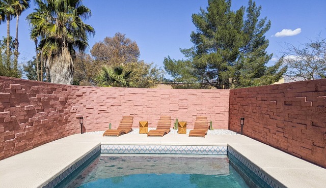 Western Moon - Private Retreat with Pool and Hot Tub