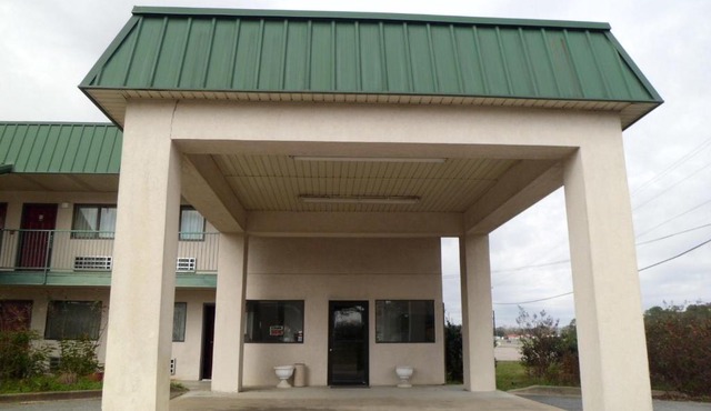 Western Motel - Camilla