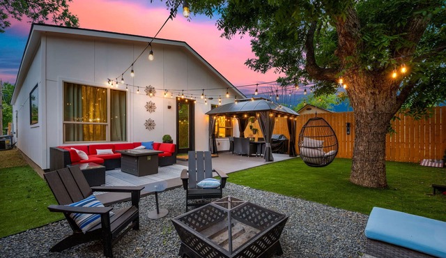 Western Oasis - Chic New 6BR 10-min from Downtown