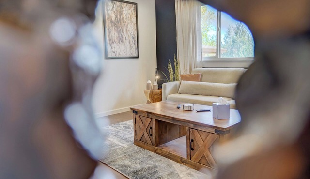 Western Peak Pad - Cozy 2-BR w/Views, King Bed & Pet-Friendly Yard