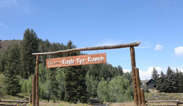 Western Ranch House in Colorado Rocky Mountains - Accommodates 14 Guests