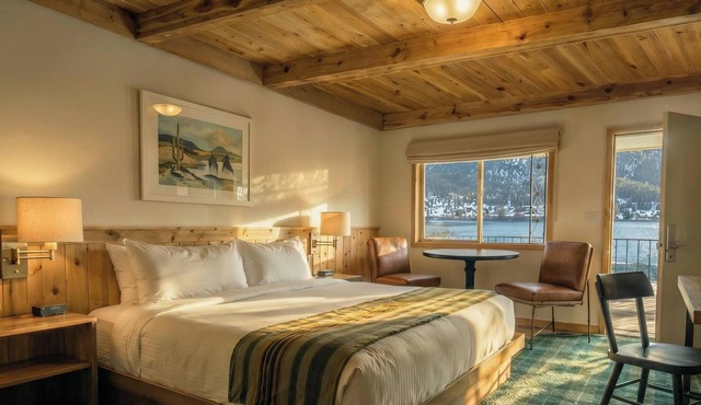 Western Riviera Lakeside Lodging