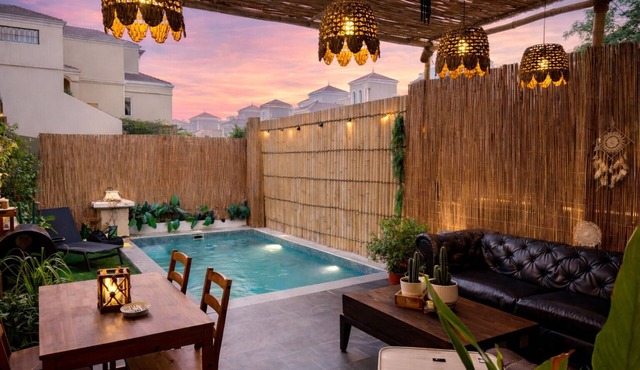 Western townhouse with swimming pool