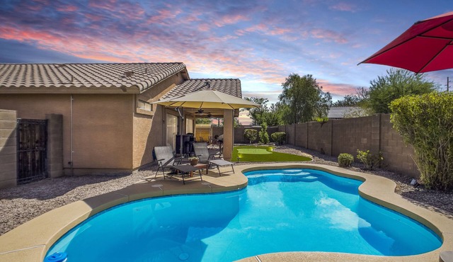 Western vibe 3 BR home with heated pool and sauna