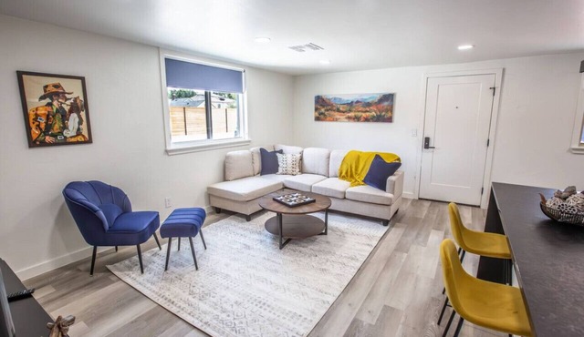 Western Wind Down - Modern Luxury in Green Country