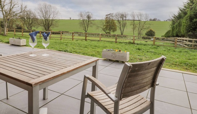 WESTFIELD, family friendly, with a garden in Willerby