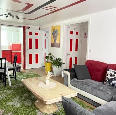 Westfield Gardens - 3 Bedroom Apartment