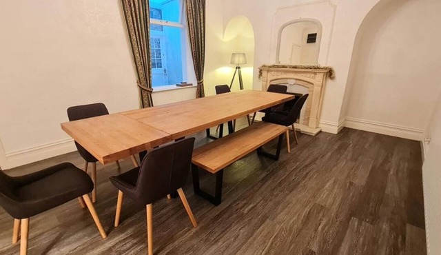 Westfield House - Characterful 7 Bedroom Townhouse