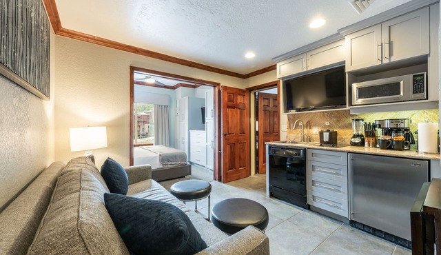 Westgate renovated - 1BDR 360sqf, kitchenette