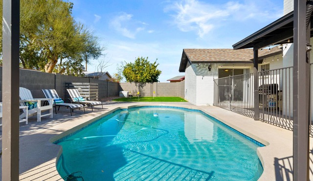 Westgate Wonder! With Pool, Putting Green, newly remodeled!