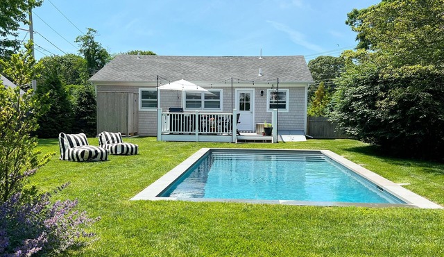 Westhampton Beach cottage 1.6 miles to Rogers Beach