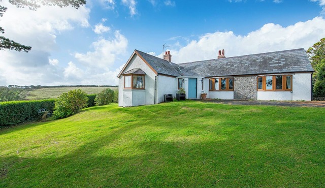 Westhills, Holiday Cottage Lydstep, Sleeps 7, 3 bedrooms, bathrooms