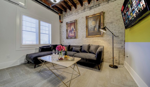 Westlake Hotel - The Can't Even Suite