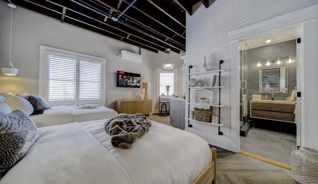 Westlake Hotel - The Netflix and Chill Suite