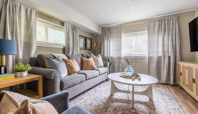 Westlake Stylish Apartment