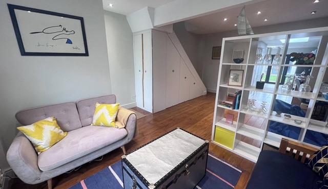 Westmeads wings. 5 minutes walk to the harbour and close to town and beach