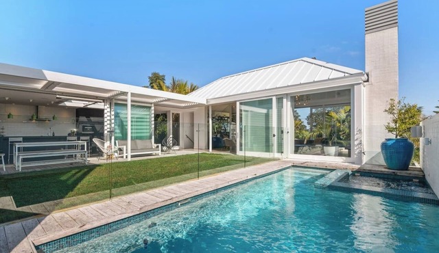 Westmere Luxury | w Pool | by Furnished Rentals