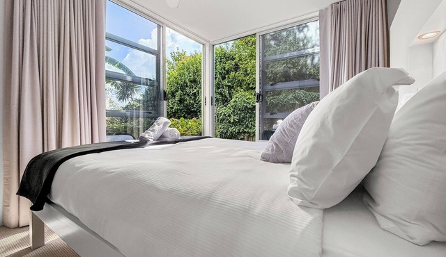 Westmere Wonder l Gorgeous 3 Bed Home inc. View