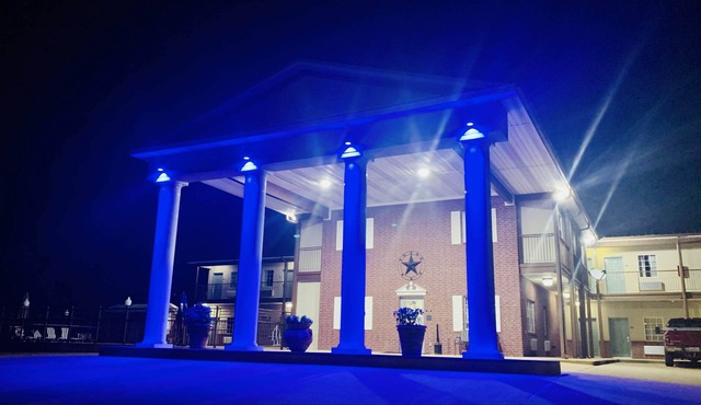 Weston Inn & Suites