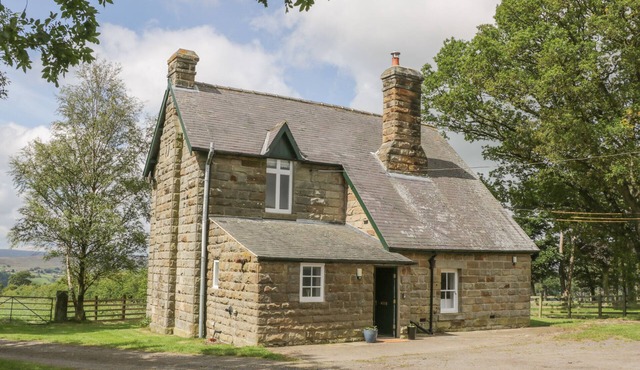 WESTONBY LODGE, pet friendly, luxury holiday cottage in Lealholm